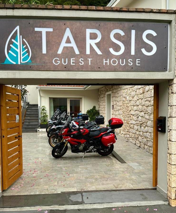 Tarsis Guest House Бауней Экстерьер фото